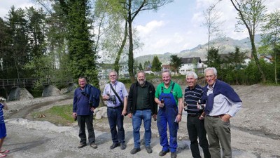 2017: April: Das Team beim Kommando "Wasser marsch!"