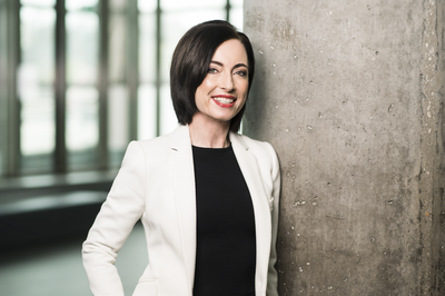 Einladung zum Vortrag "Runter vom Sofa!" von Gedächtnisexpertin Dr. Manuela Macedonia Einladung zum Vortrag "Runter vom Sofa!" von Gedächtnisexpertin Dr. Manuela Macedonia