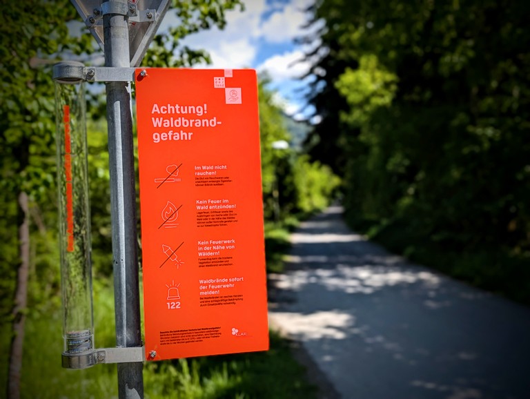 Solche Schilder werden künftig im ganzen Vorderland an die Waldbrandgefahr erinnern.