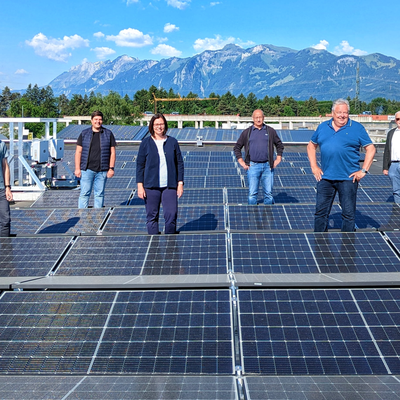 Neue Photovoltaik-Großanlage auf dem ASZ Vorderland in Betrieb