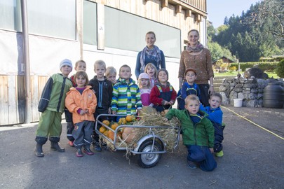 Kürbisernte mit dem Kindergarten