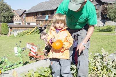 Kindergarten Kürbisernte 01. Oktober 2015 (15).jpg