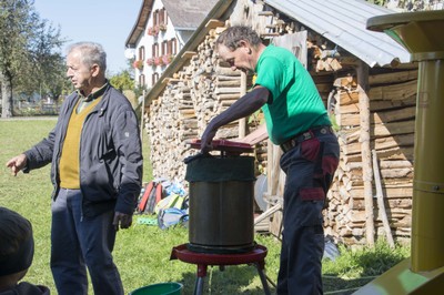 Kindergarten Kürbisernte 01. Oktober 2015 (29).jpg