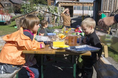 Kindergarten Kürbisernte 01. Oktober 2015 (34).jpg