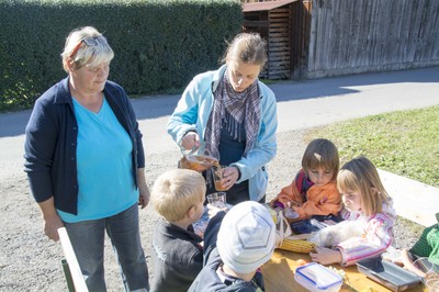 Kindergarten Kürbisernte 01. Oktober 2015 (35).jpg