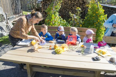 Kindergarten Kürbisernte 01. Oktober 2015 (38).jpg