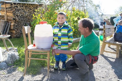 Kindergarten Kürbisernte 01. Oktober 2015 (48).jpg