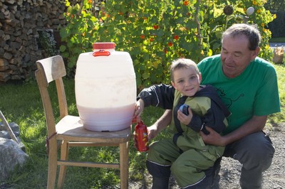 Kindergarten Kürbisernte 01. Oktober 2015 (55).jpg