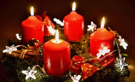 Gemeinsames Adventkranzbinden