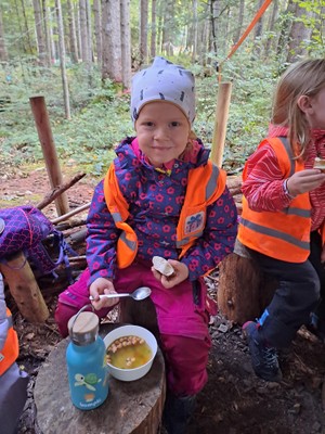 Erntedankfeier im Wald_Oktober 2024 (8).jpg