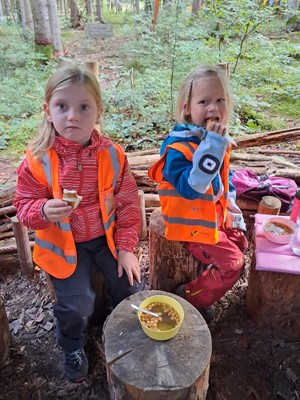 Erntedankfeier im Wald_Oktober 2024 (9).jpg