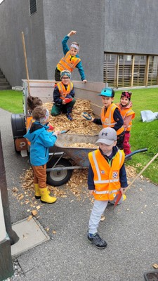 Gartenprojekt Hochbeete_Mai 2024 (2).jpg