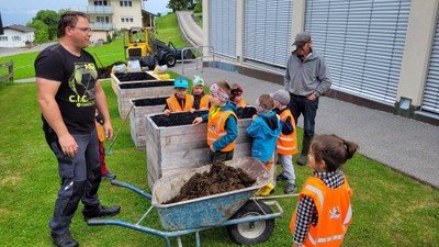 Gartenprojekt Hochbeete_Mai 2024 (4).jpg
