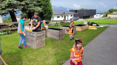 Gartenprojekt Hochbeete_Mai 2024 (7).jpg