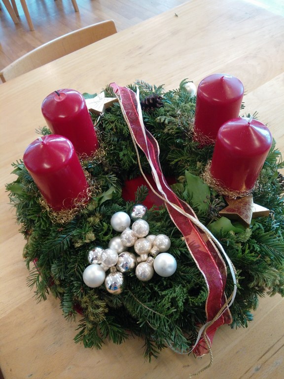 Gemeinsam bereiten wir uns auf Weihnachten vor.