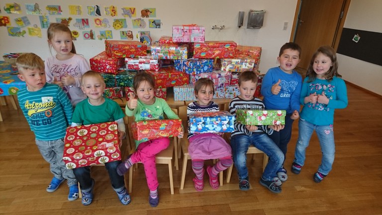 Unsere Geschenke sollen bedürftigen Kindern Hoffnung und Freude schenken.