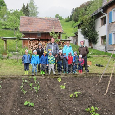 Säen und Pflanzen im "Kinder-Garten"