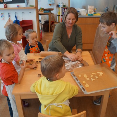Weihnachtsbäckerei im Kindergarten