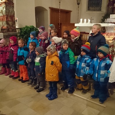 Die "Bauernhoftiere" feiern das Martinsfest