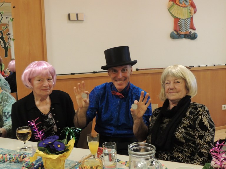 Franzi, Magic Paul und Rosi beim Bresnertreff Kaffeekränzle