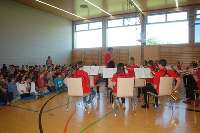 Jugendkapelle zu Gast bei der VS-Montfort