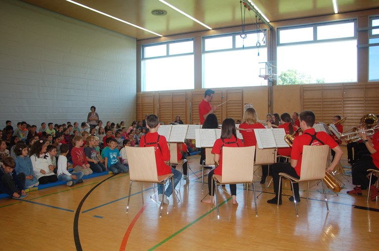 Jugendkapelle zu Gast bei der VS-Montfort