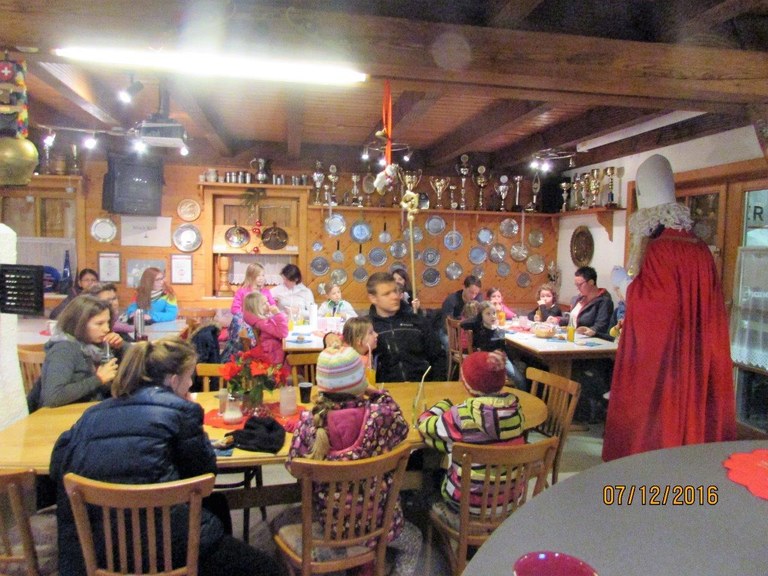 Der Nikolaus im Clubheim des EVR