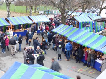 „Bsundrigs“ auf dem Volksschulplatz Brederis