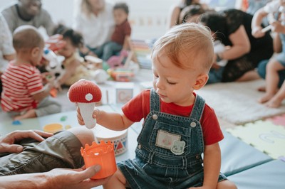 Offener Spielraum für (Groß-)Eltern mit Kleinkindern