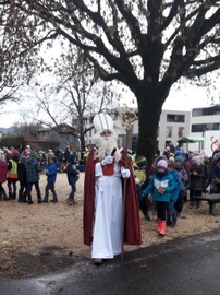"Lichtlefeier" und Nikolaus an der VS Markt