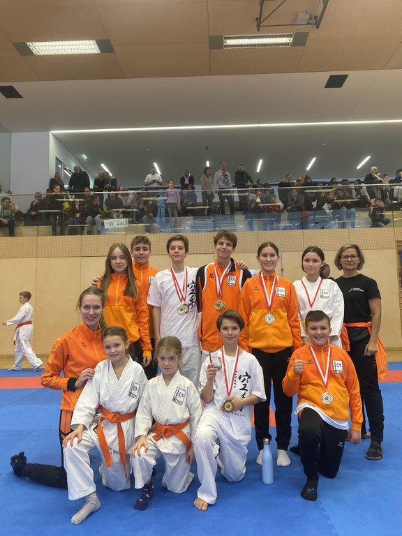 Die Sportler mit ihren Coaches