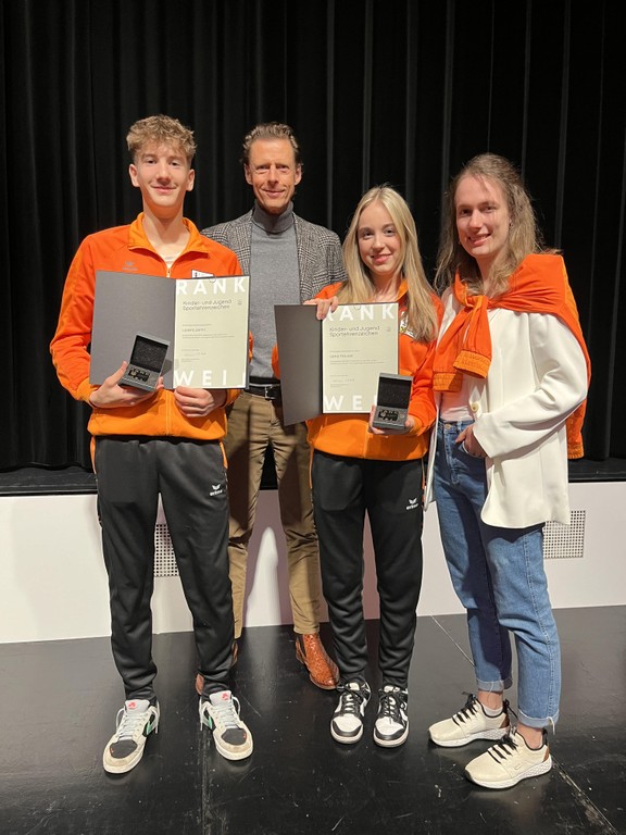 Lorenz Jenni, Ronald Pschenitschnigg, Lena Hauser und Sarah Köchle