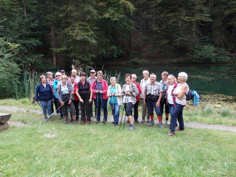 Wandergruppe beim Schwarzen See