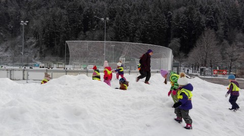 Spaß am Schneehügel