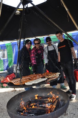 Grillwurst aus der Pfadi-Jurte.JPG