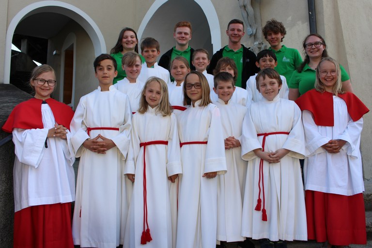 Bei der Miniaufnahme in der Basilika wurden die neuen Minis in die Gemeinschaft der Rankler Ministranten aufgenommen.