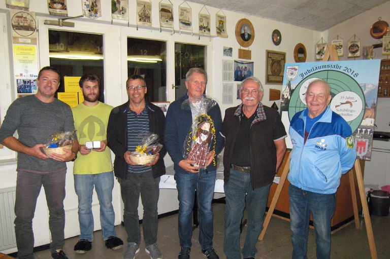 vl. Alexander Bucher,  Hannes Riedmann ,  Klaus Burtscher,  Hans Moschner Georg Macek u. OSchM.Josef Kessler.          Foto: SG.R.