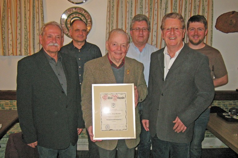 Der Vorstand:   vl.  Georg Macek, Manfred Weinzierl,  Ehren-OSch.M. Josef Kessler,  Günther Hillinger, Oschm. Reinhard Gut u. Michael Vetter.