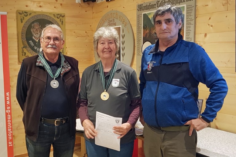vl.,  Georg Macek, Anita Schmid Ströhle u. Bez.Sportleiter Michael Fleisch.