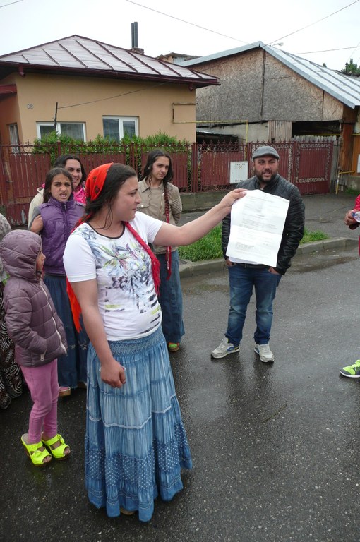 Frau in Bereasca (60 km von Bukarest), mit Strafverfügung der BH Dornbirn (Foto Kurt Greussing)