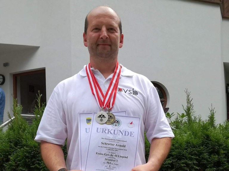 Arnold Schrotter mit seinen Medaillien von der GK ÖM 2018