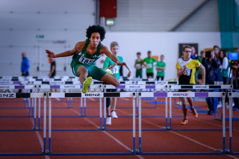 Nesta Ezeh beim Hürdenlauf