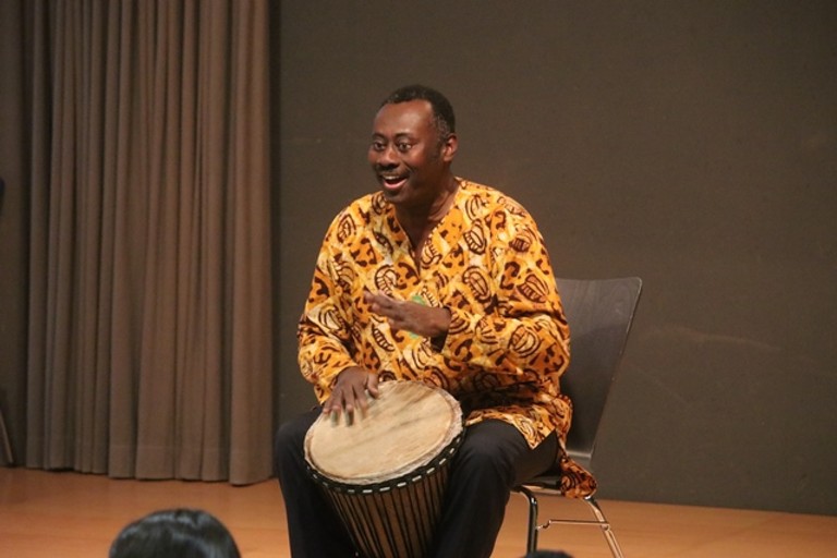 Patrick Addai mit Trommel©Patrick Addai