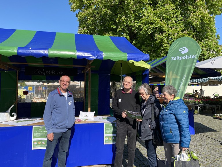 Das Zeitpolster-Team auf dem Wochenmarkt
