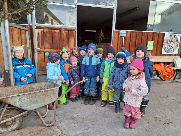 Kindigruppe auf Bauernhof©Kindergarten Viktorsberg