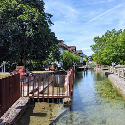 Schattige Spielplätze für heiße Tage