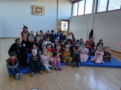 die Volksschüler kommen zu Besuch.jpg