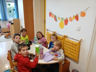 Gemeinsam zu Essen fördert die Gruppenbildung.jpg