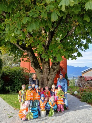 Wir genießen die schönen Herbsttage im Freien!.jpg