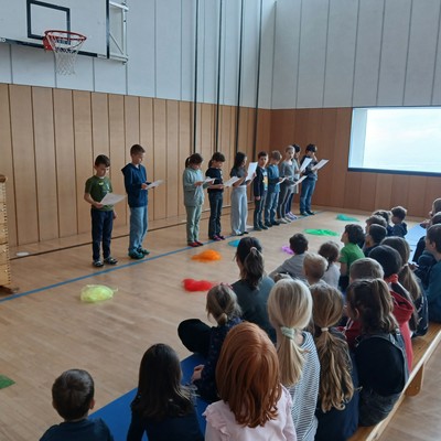 Vorlesestunde in der Schule